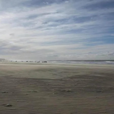 In Near Sea And Prázdninový dům Bredene